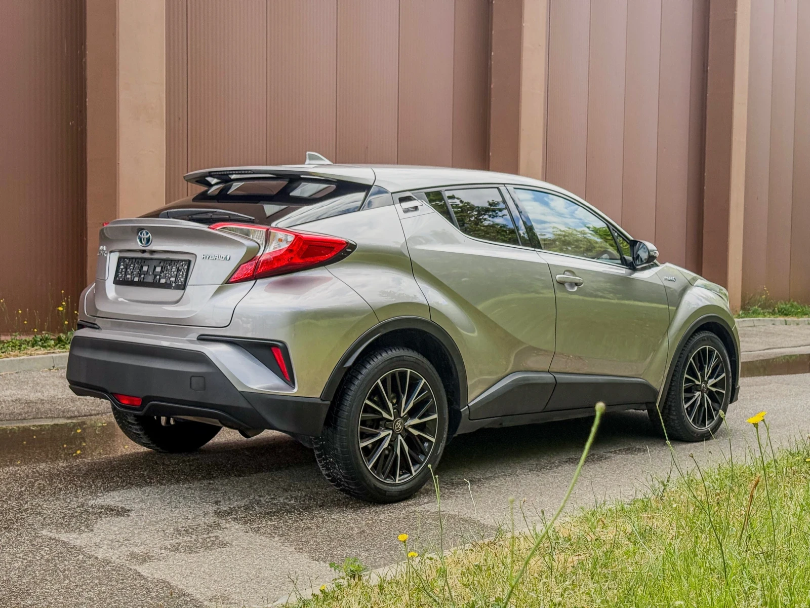 Toyota C-HR Hybrid ГАРАНЦИЯ 6 МЕСЕЦА ИЛИ 5000КМ, снимка 4 - Автомобили и джипове - 54875173