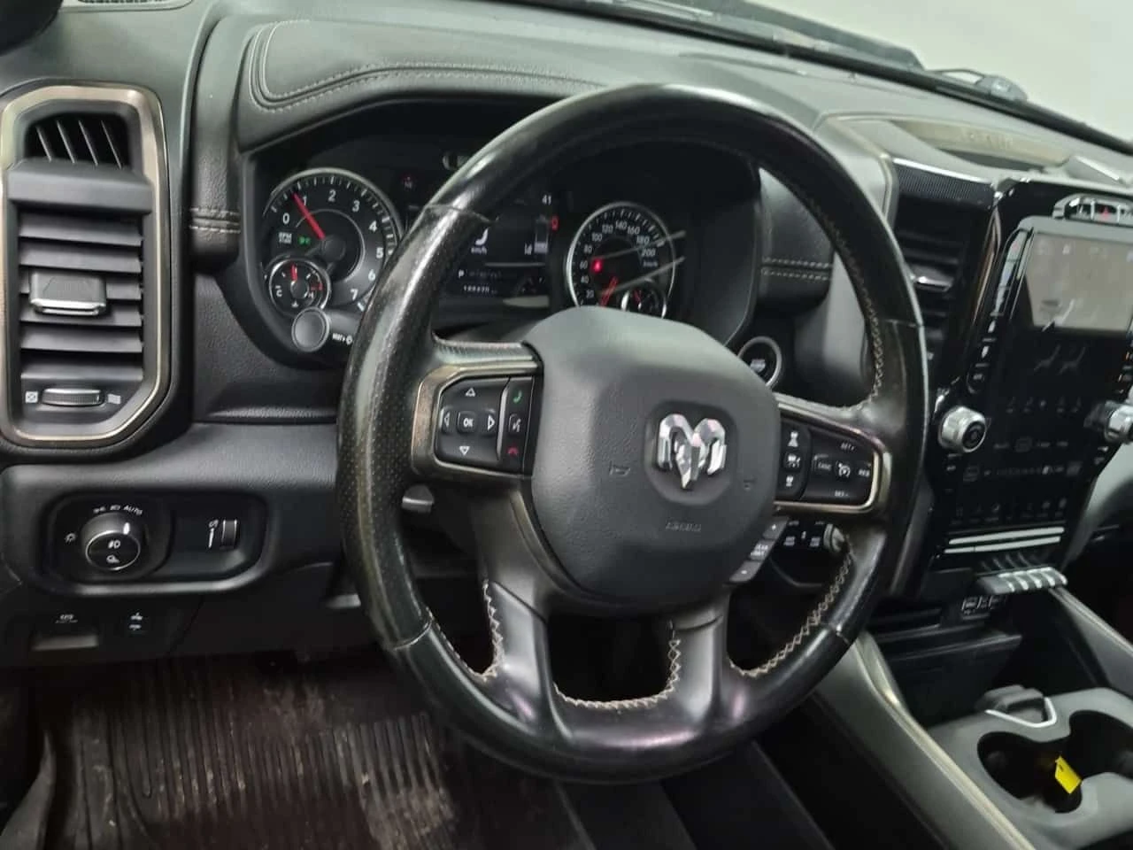 Dodge RAM 1500  Sport / 360 / ГОЛЯМА НАВИГАЦИЯ / CARFAX , снимка 9 - Автомобили и джипове - 55601776