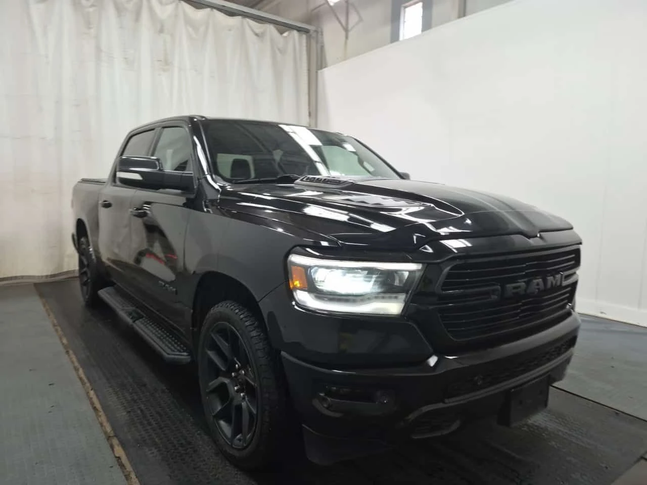 Dodge RAM 1500  Sport / 360 / ГОЛЯМА НАВИГАЦИЯ / CARFAX , снимка 3 - Автомобили и джипове - 55601776