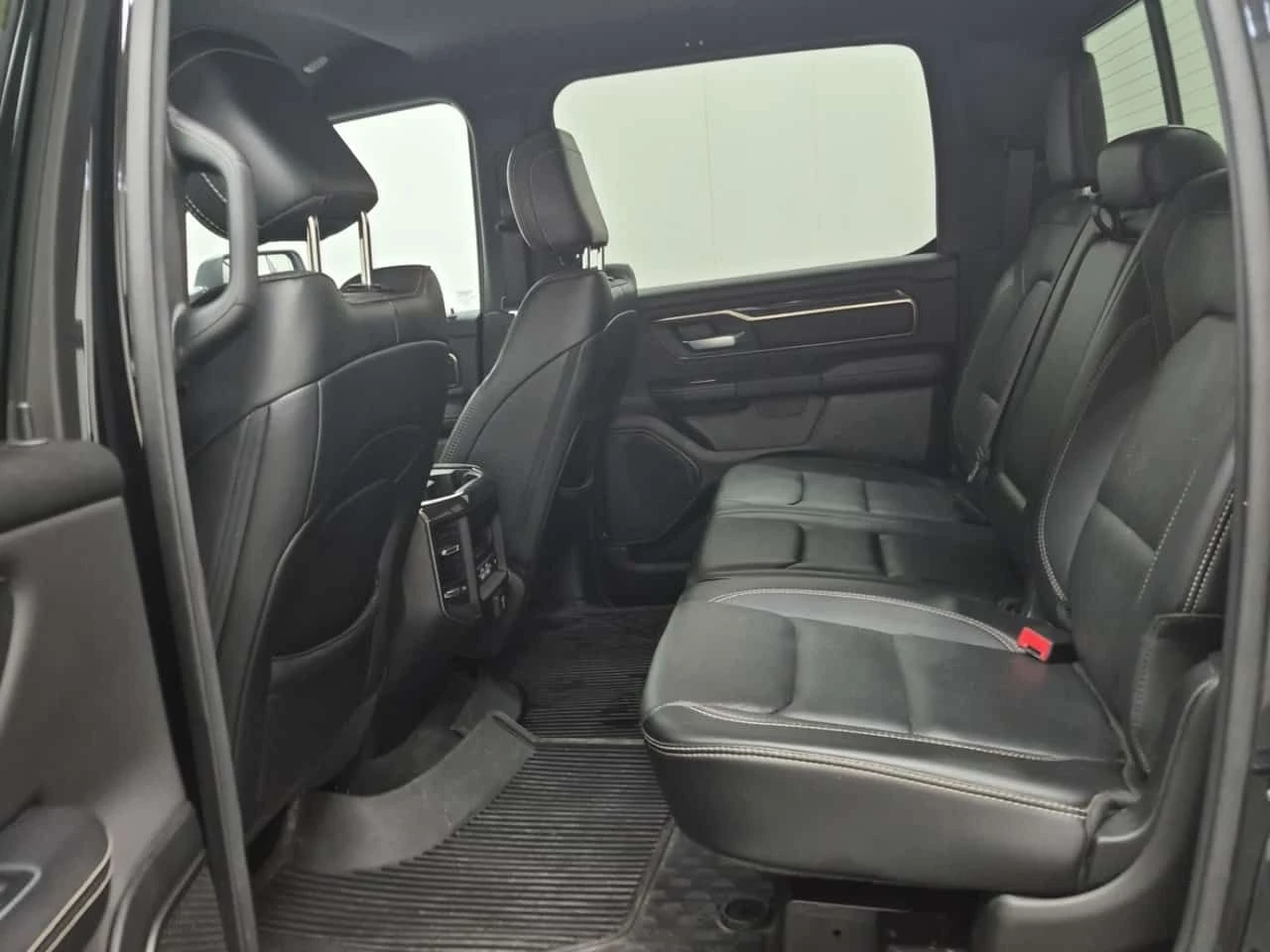 Dodge RAM 1500  Sport / 360 / ГОЛЯМА НАВИГАЦИЯ / CARFAX , снимка 13 - Автомобили и джипове - 55601776