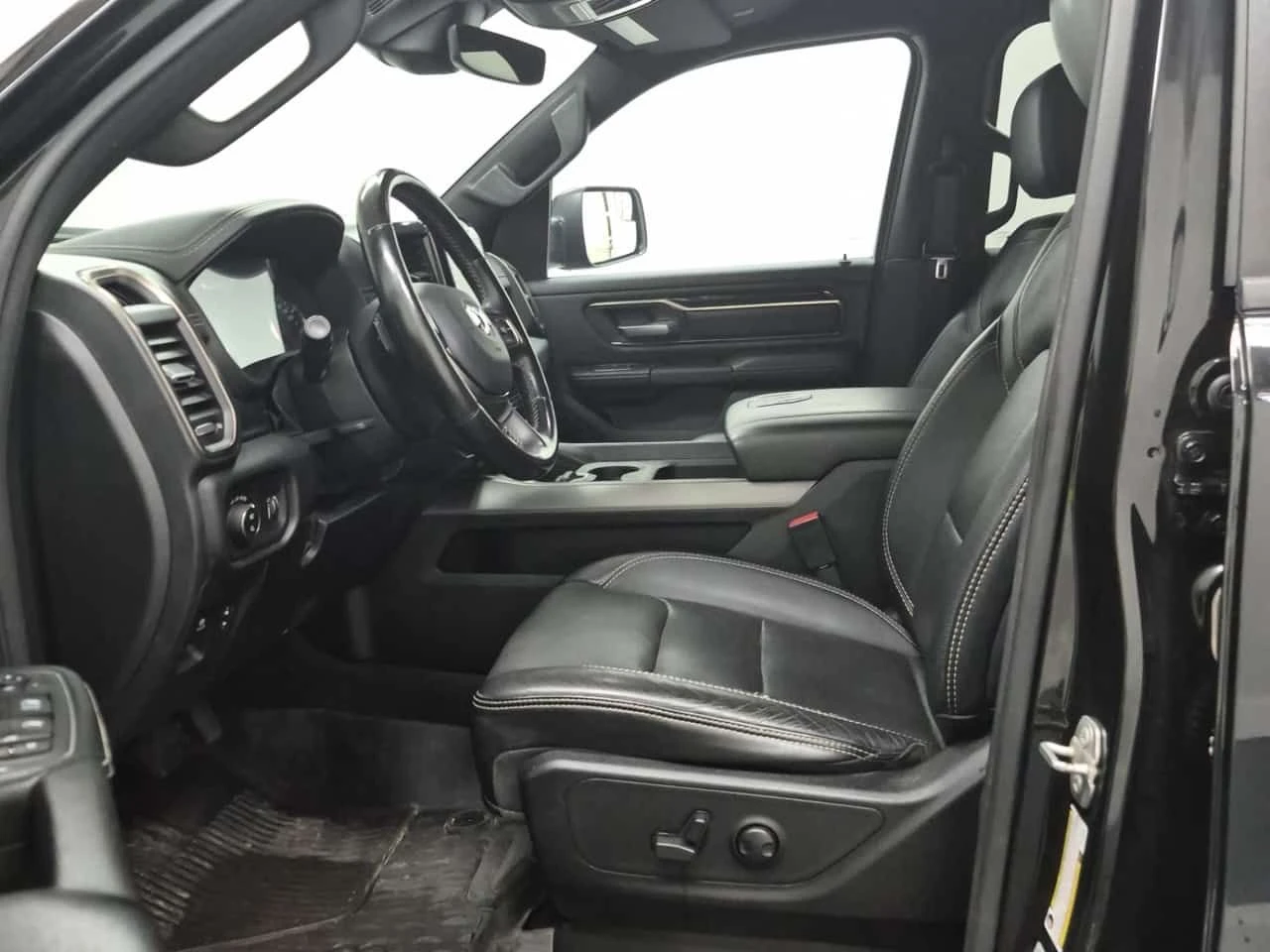 Dodge RAM 1500  Sport / 360 / ГОЛЯМА НАВИГАЦИЯ / CARFAX , снимка 5 - Автомобили и джипове - 55601776
