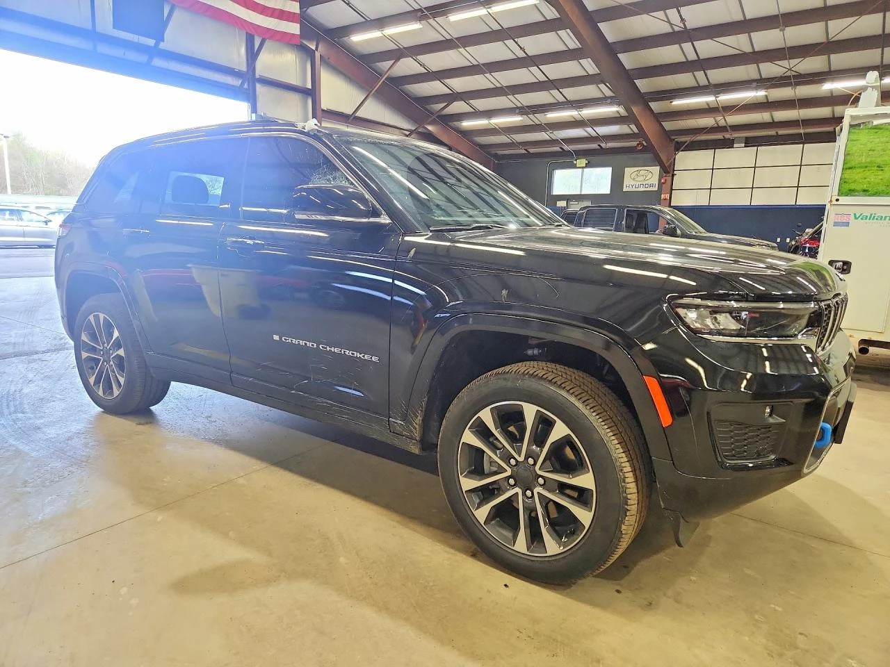 Jeep Grand cherokee 2.0l Overland 4Xe, снимка 4 - Автомобили и джипове - 55812794