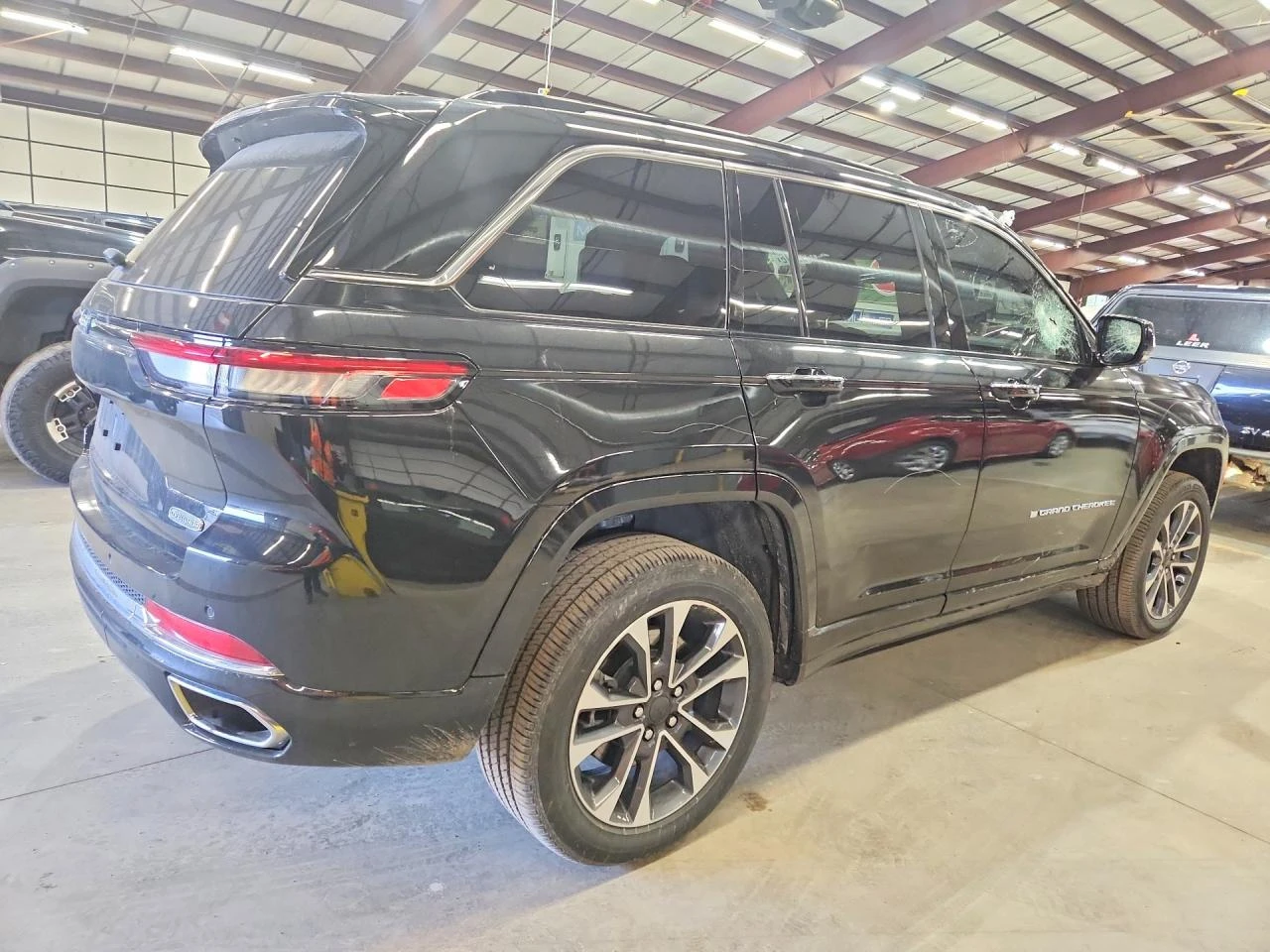 Jeep Grand cherokee 2.0l Overland 4Xe, снимка 3 - Автомобили и джипове - 55812794