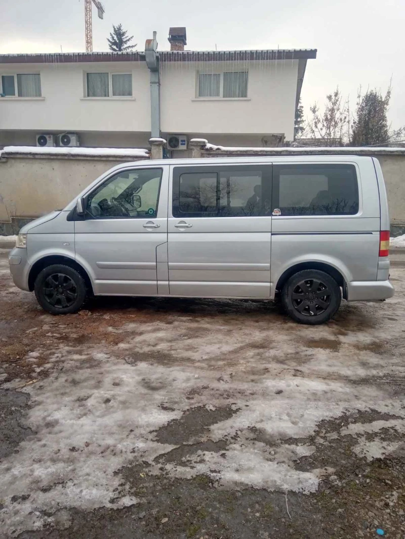 VW Multivan 2.5 TDI, снимка 3 - Бусове и автобуси - 48791570