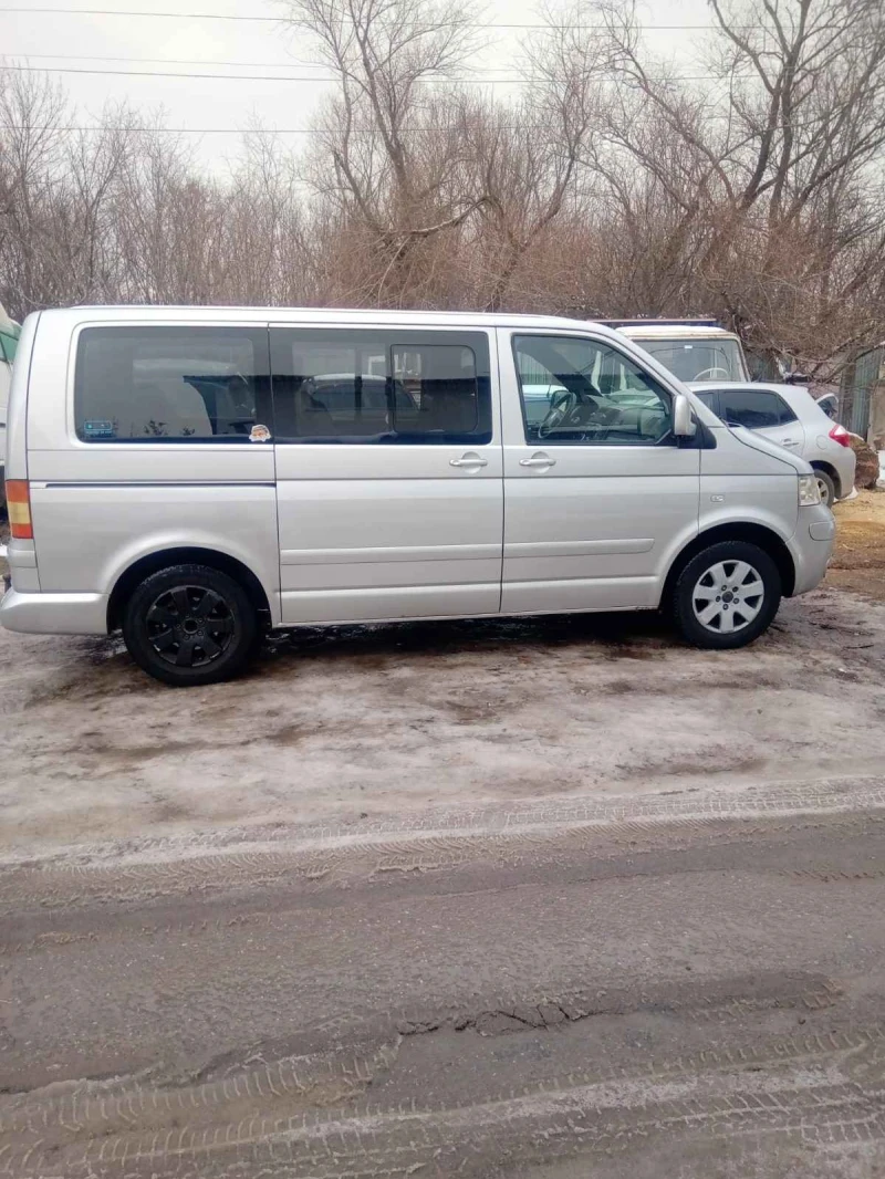 VW Multivan 2.5 TDI, снимка 2 - Бусове и автобуси - 48791570