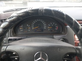 Mercedes-Benz E 200 Седан, снимка 13