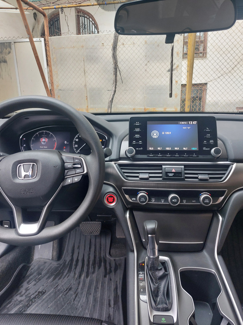 Honda Accord 1.5Т, снимка 11 - Автомобили и джипове - 45366498