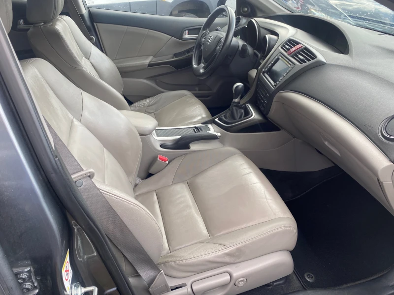 Honda Civic 2.2 I-Dtec NAVI/EXECUTIVE/KEYLESGO/KAMERA/DVD, снимка 13 - Автомобили и джипове - 47333012