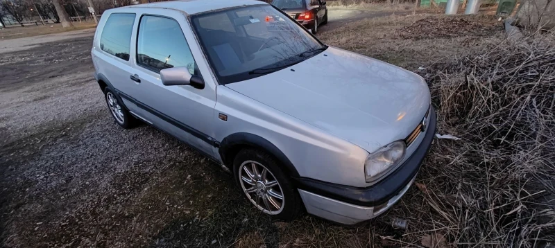 VW Golf, снимка 3 - Автомобили и джипове - 52689293