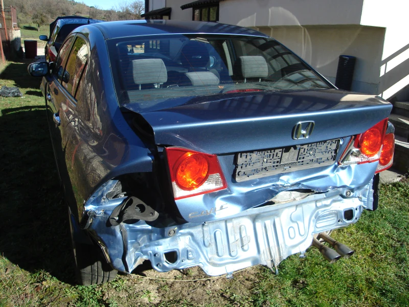 Honda Civic 1.8 iVtec, снимка 9 - Автомобили и джипове - 52685612