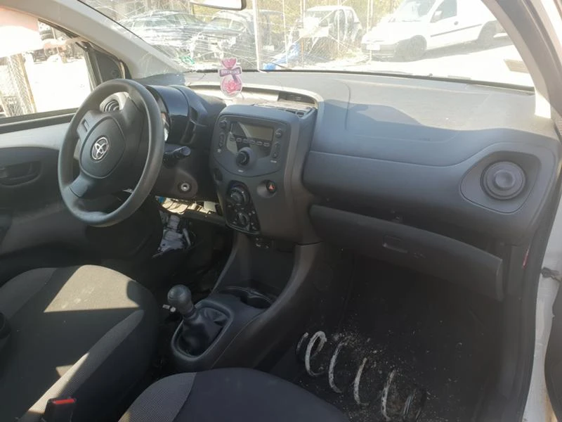 Toyota Aygo 1.0i, снимка 5 - Автомобили и джипове - 24885628