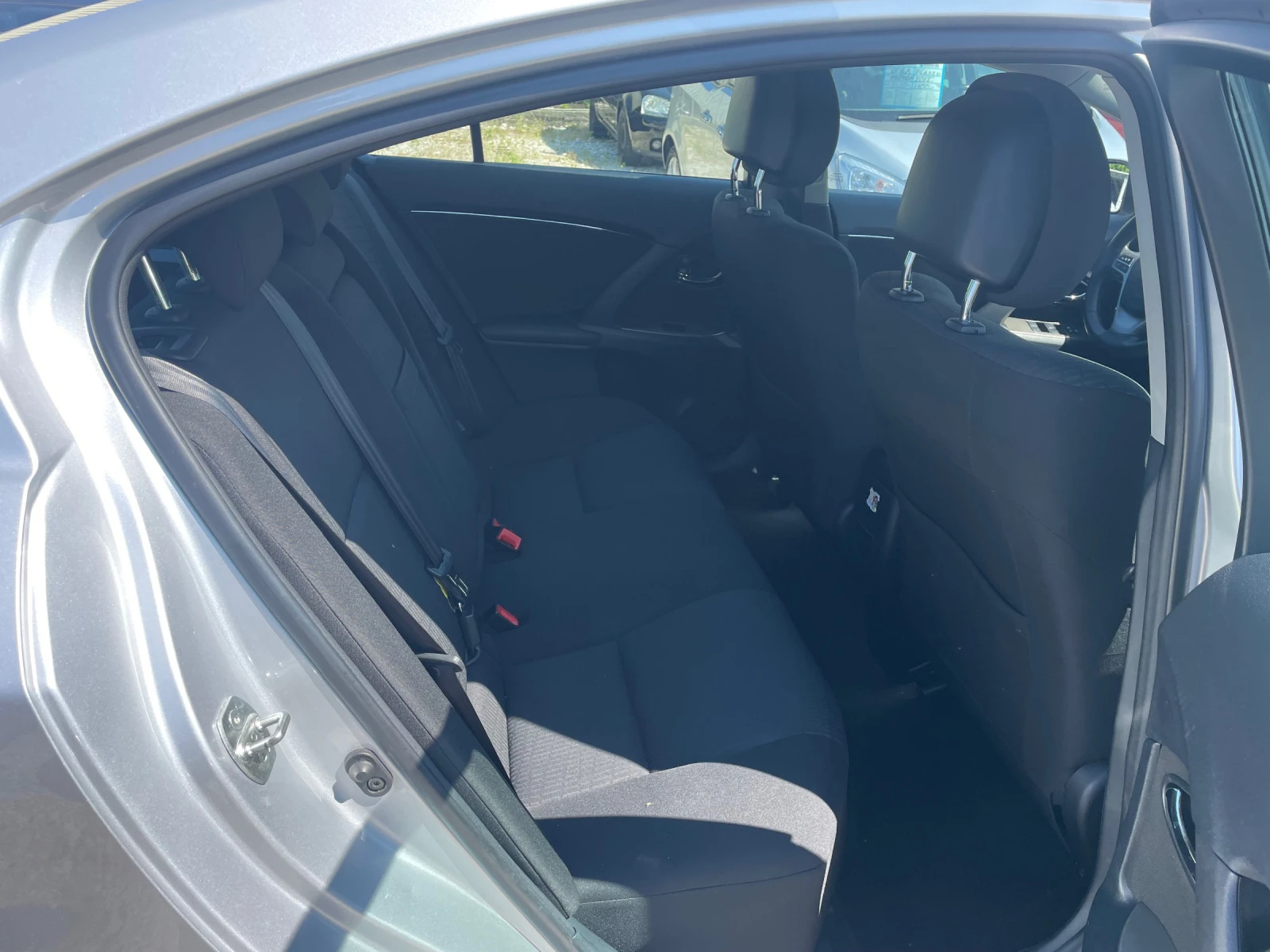 Toyota Avensis 1.6i | Mobile.bg   13