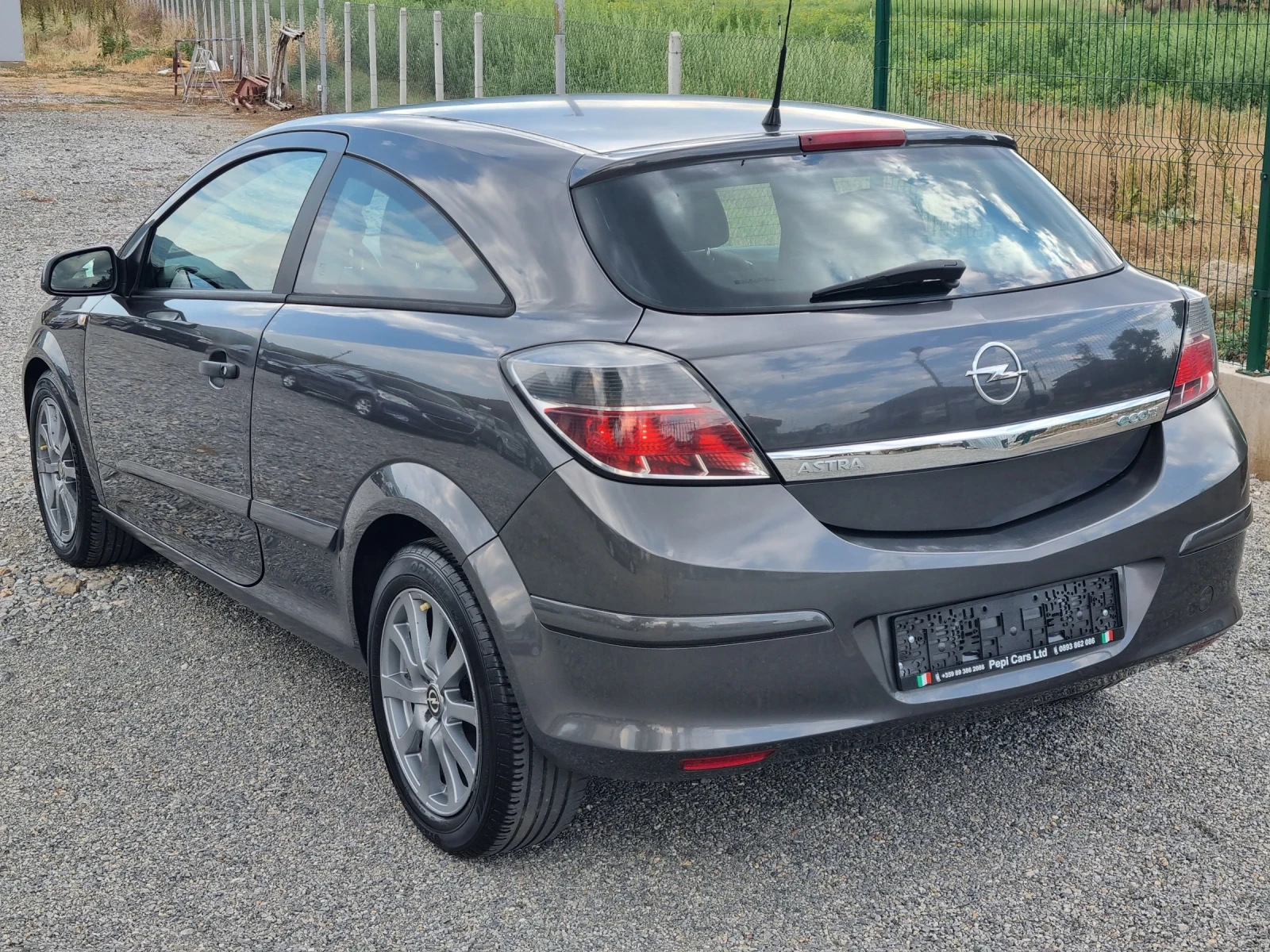 Opel Astra 1.4 i GTC - изображение 6