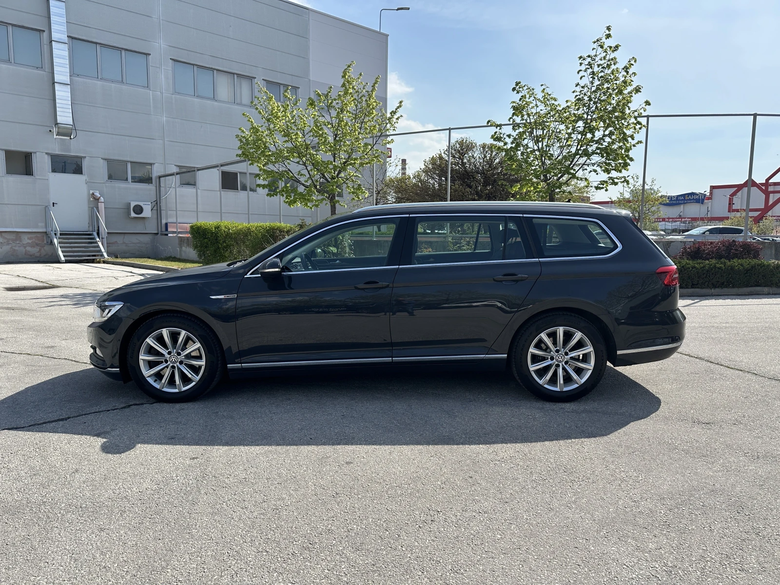 VW Passat Biturbo 2.0d 239 к.с./4x4/ГАРАНЦИЯ/БАРТЕР/ЛИЗИНГ, снимка 2 - Автомобили и джипове - 51665446