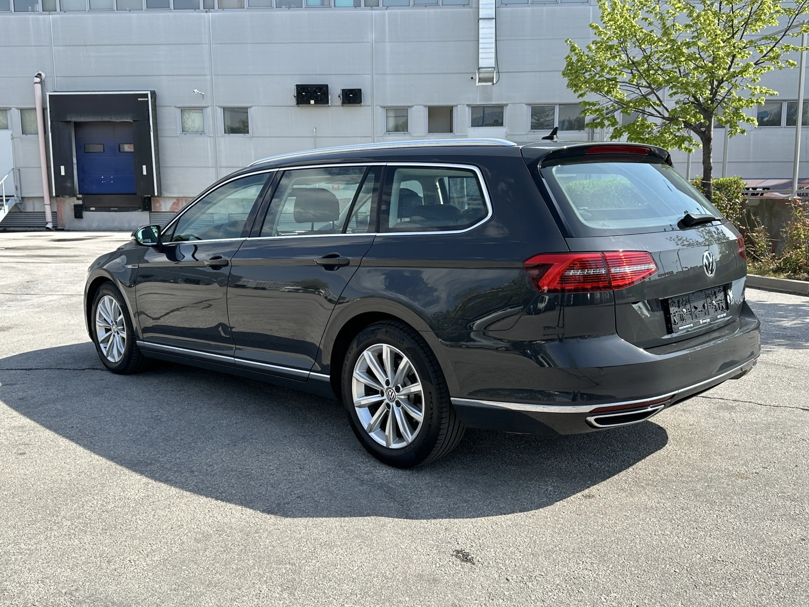 VW Passat Biturbo 2.0d 239 к.с./4x4/ГАРАНЦИЯ/БАРТЕР/ЛИЗИНГ, снимка 3 - Автомобили и джипове - 51665446