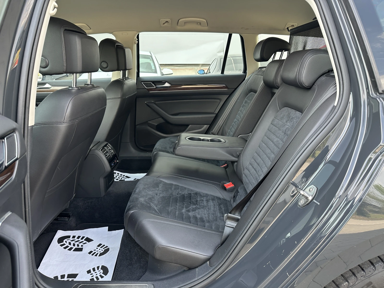 VW Passat Biturbo 2.0d 239 к.с./4x4/ГАРАНЦИЯ/БАРТЕР/ЛИЗИНГ, снимка 9 - Автомобили и джипове - 51665446