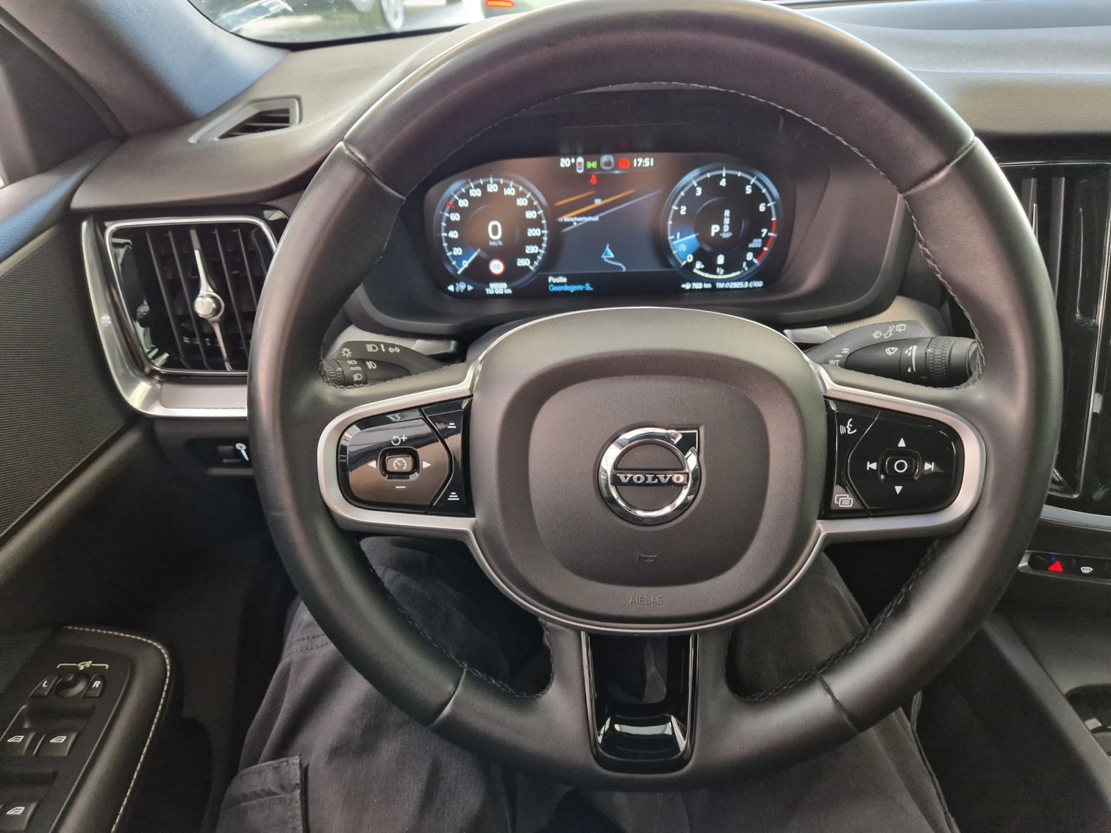 Volvo V60 B3 R-Design - изображение 6
