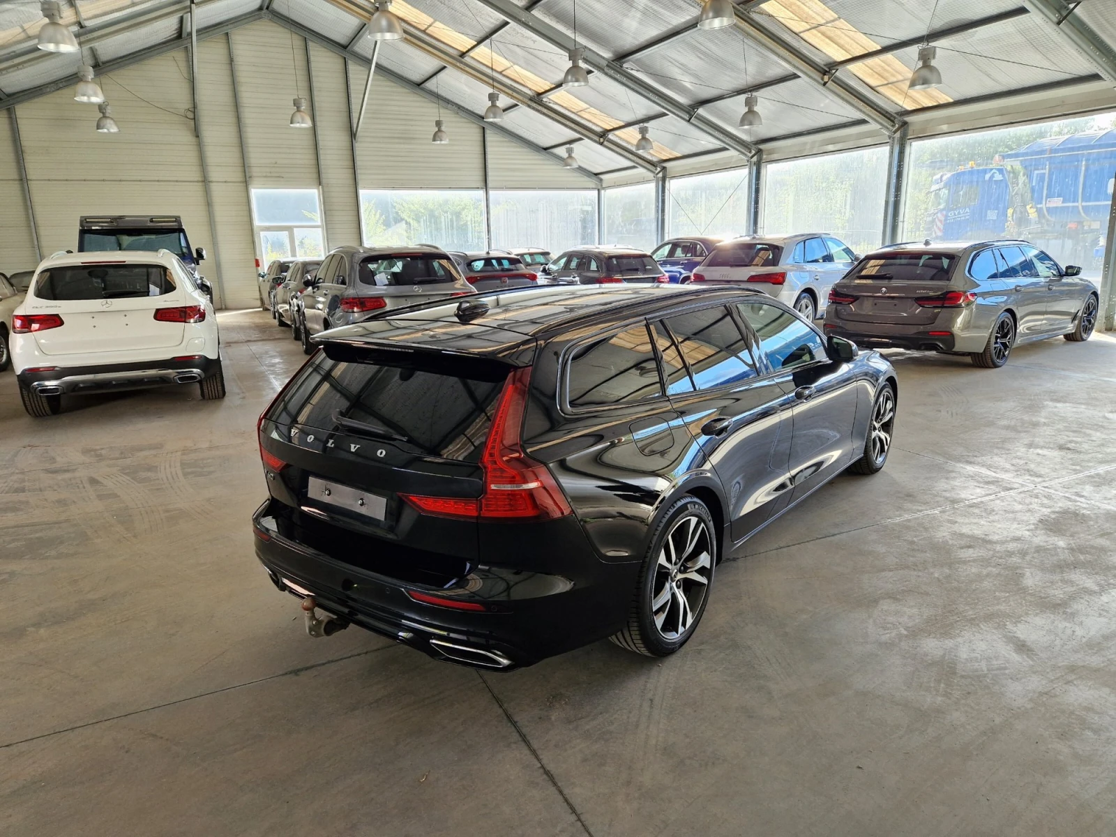 Volvo V60 B3 R-Design - изображение 3