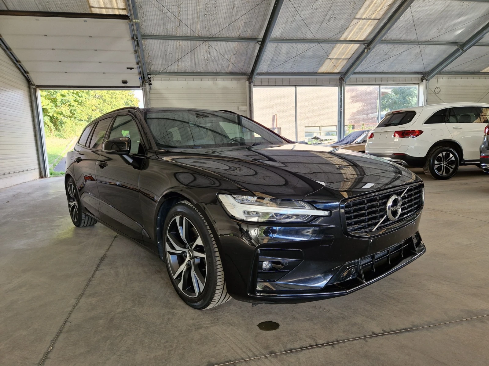 Volvo V60 B3 R-Design - изображение 2