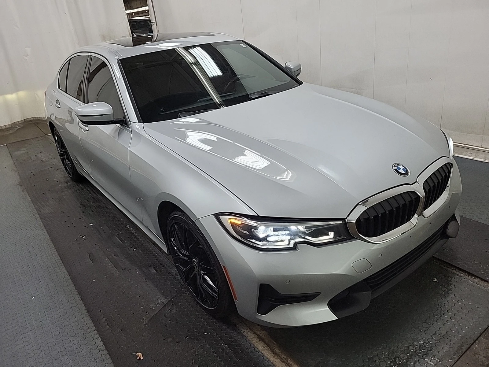 BMW 330 i xDrive* * CARFAX* * АВТОКРЕДИТ* *  - изображение 2