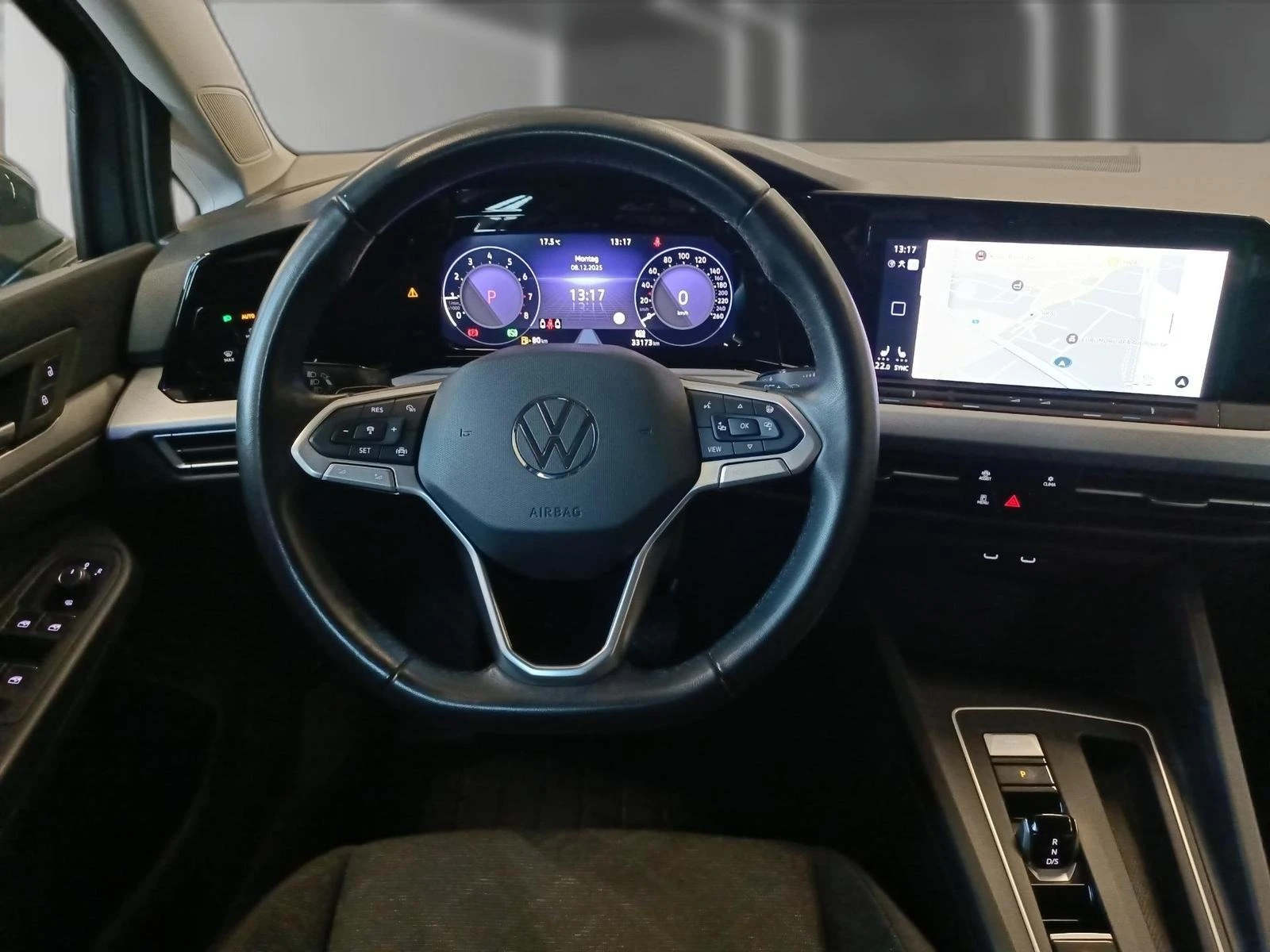 VW Golf 1.0TSI* LED* NAVI* DISTR* CARPLAY*  - изображение 8