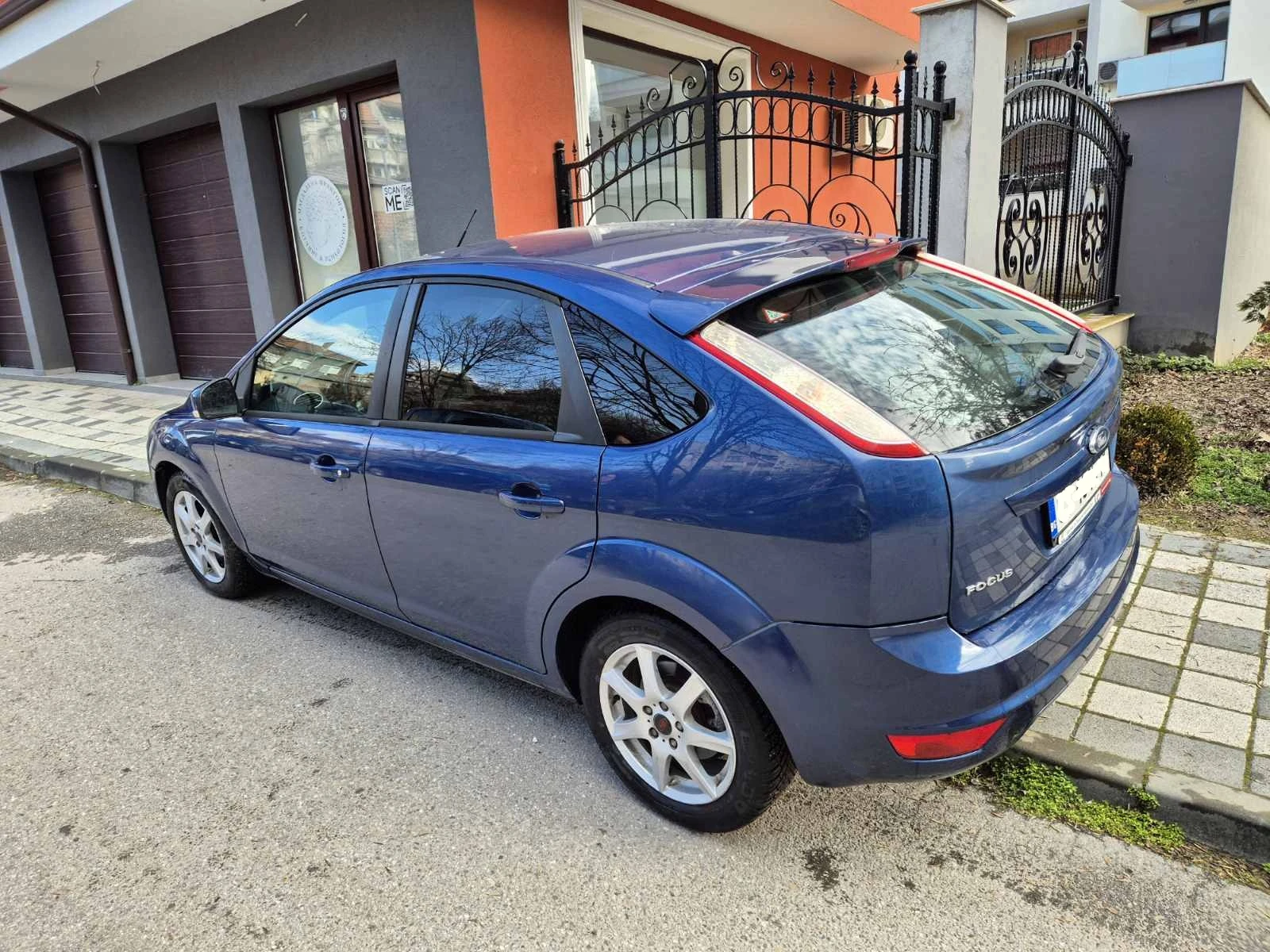 Ford Focus 1.8i GAZ Navi, снимка 3 - Автомобили и джипове - 53715506