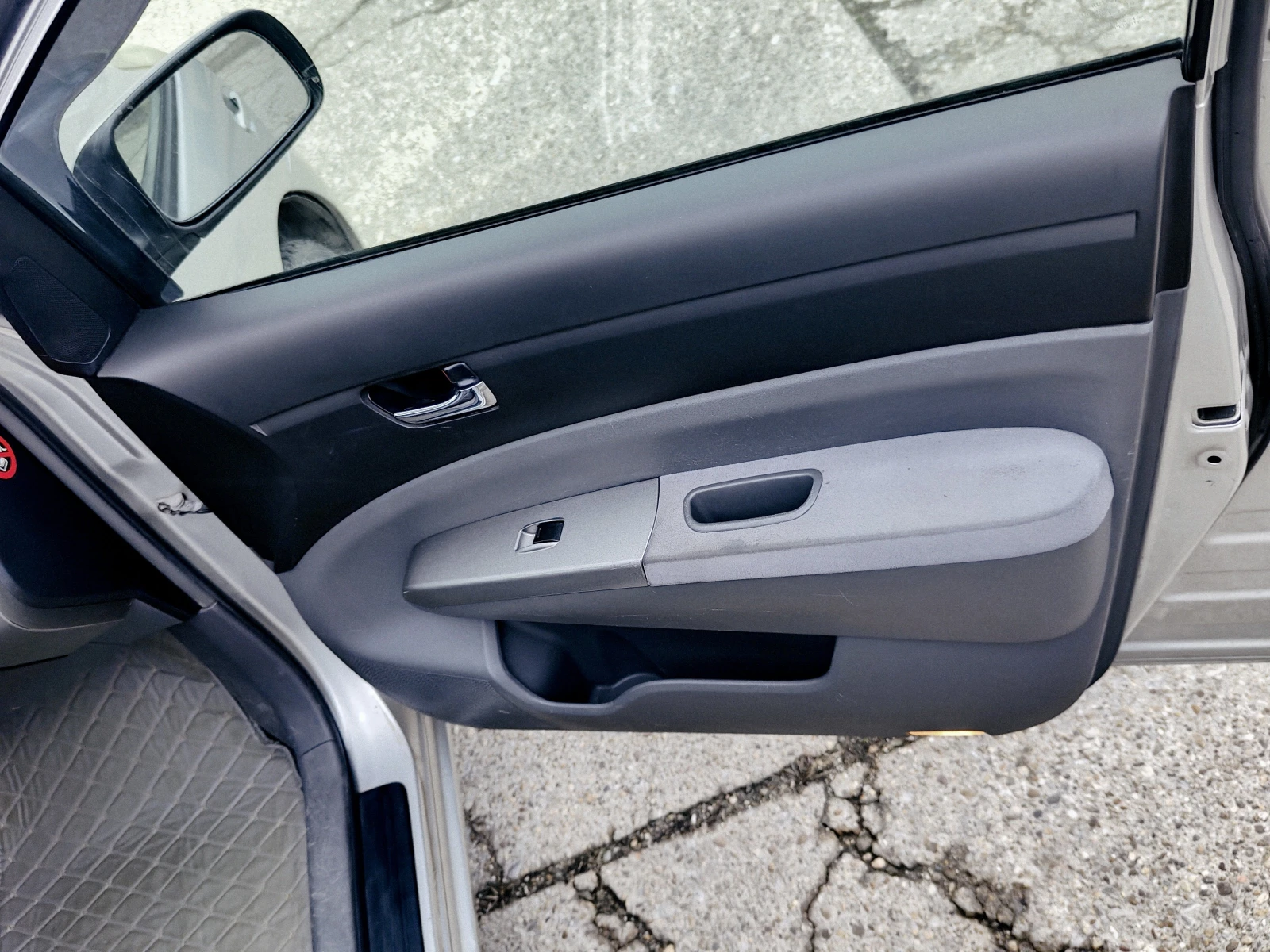 Toyota Prius 1.5, снимка 12 - Автомобили и джипове - 53739308