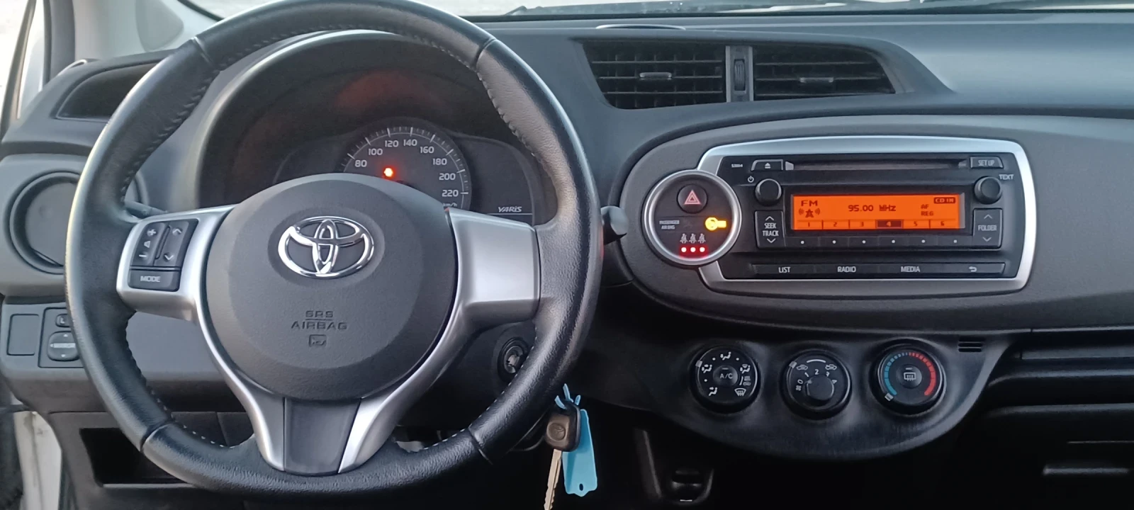 Toyota Yaris 1.4 D-4D, снимка 8 - Автомобили и джипове - 53989002