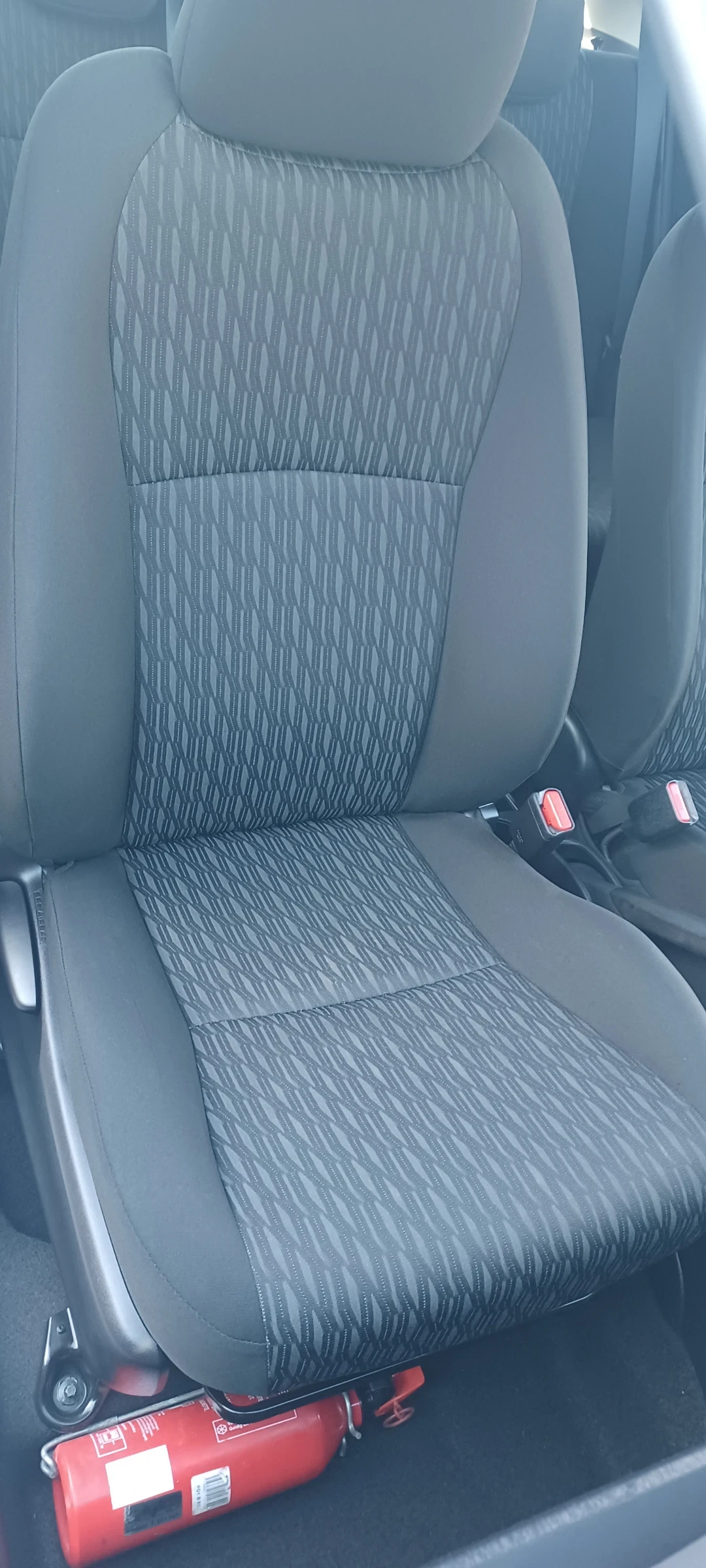 Toyota Yaris 1.4 D-4D, снимка 11 - Автомобили и джипове - 53989002