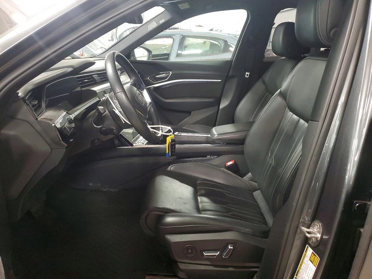 Audi E-Tron PRESTIGE | 360 КАМЕРА | ВАКУУМ | ОБДУХВАНЕ | , снимка 7 - Автомобили и джипове - 54086839