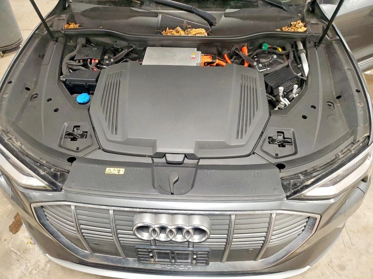 Audi E-Tron PRESTIGE | 360 КАМЕРА | ВАКУУМ | ОБДУХВАНЕ | , снимка 9 - Автомобили и джипове - 54086839