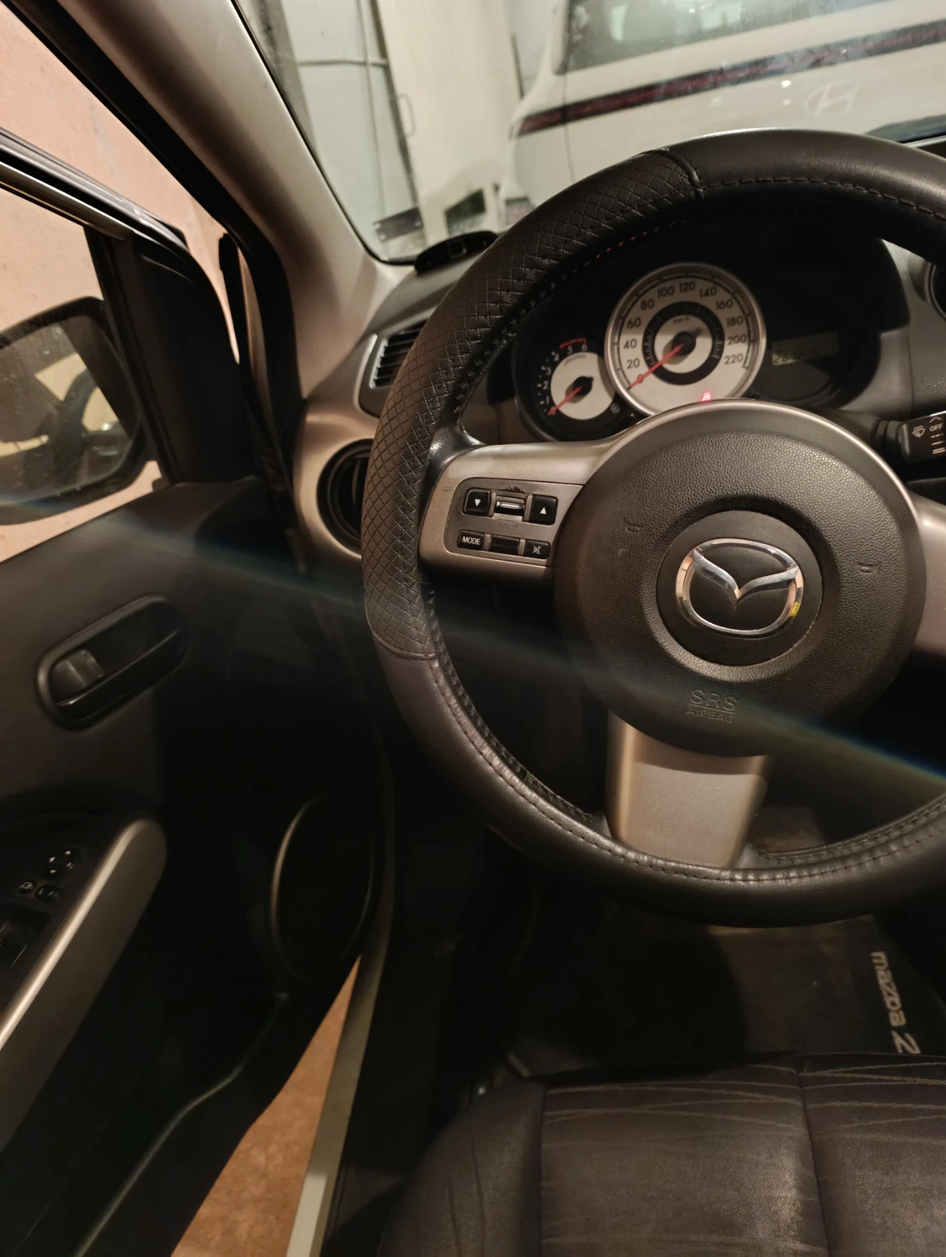 Mazda 2, снимка 7 - Автомобили и джипове - 54317309