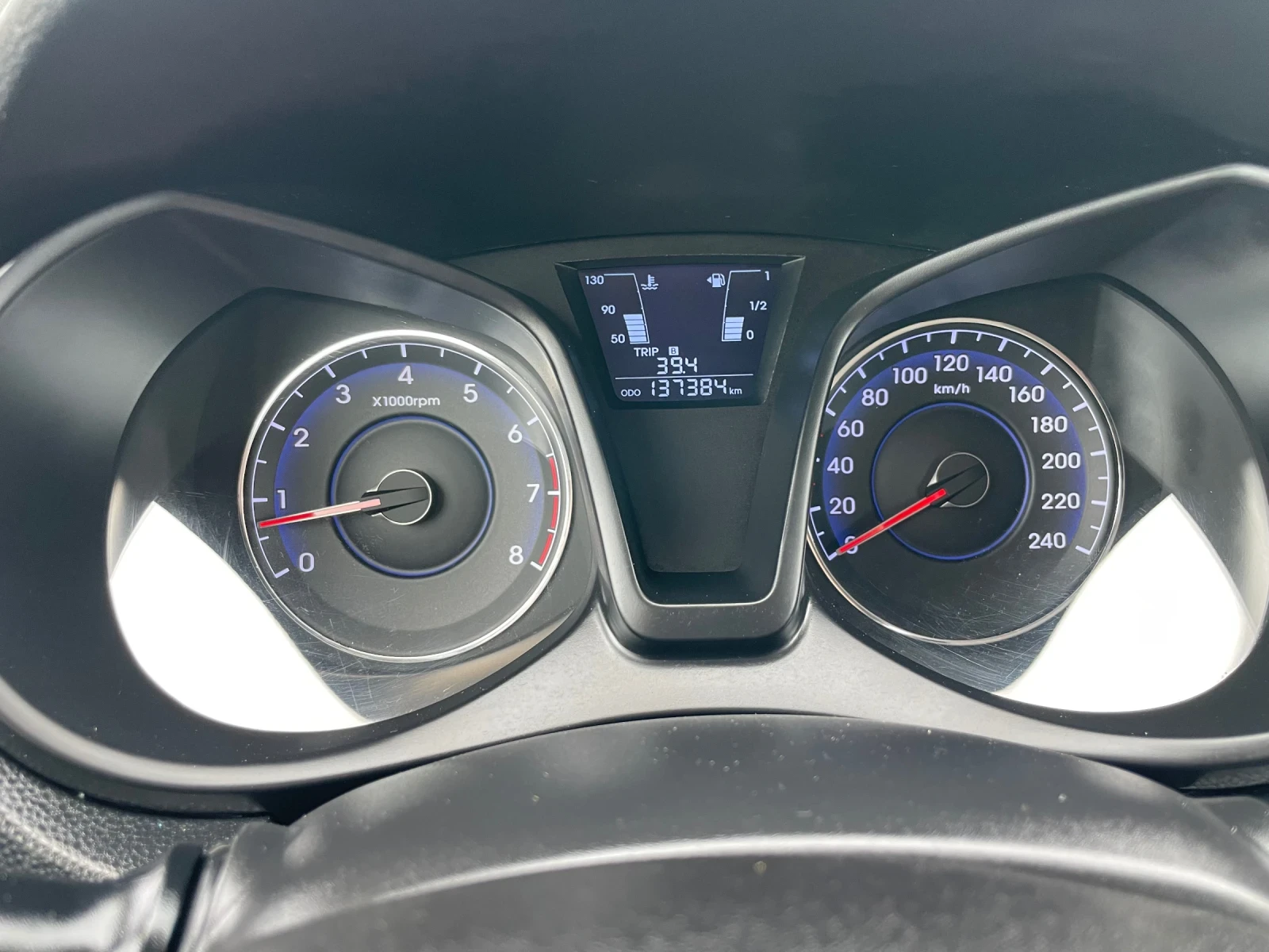 Hyundai Ix20 1.4 бензин 90кс , снимка 13 - Автомобили и джипове - 54356950