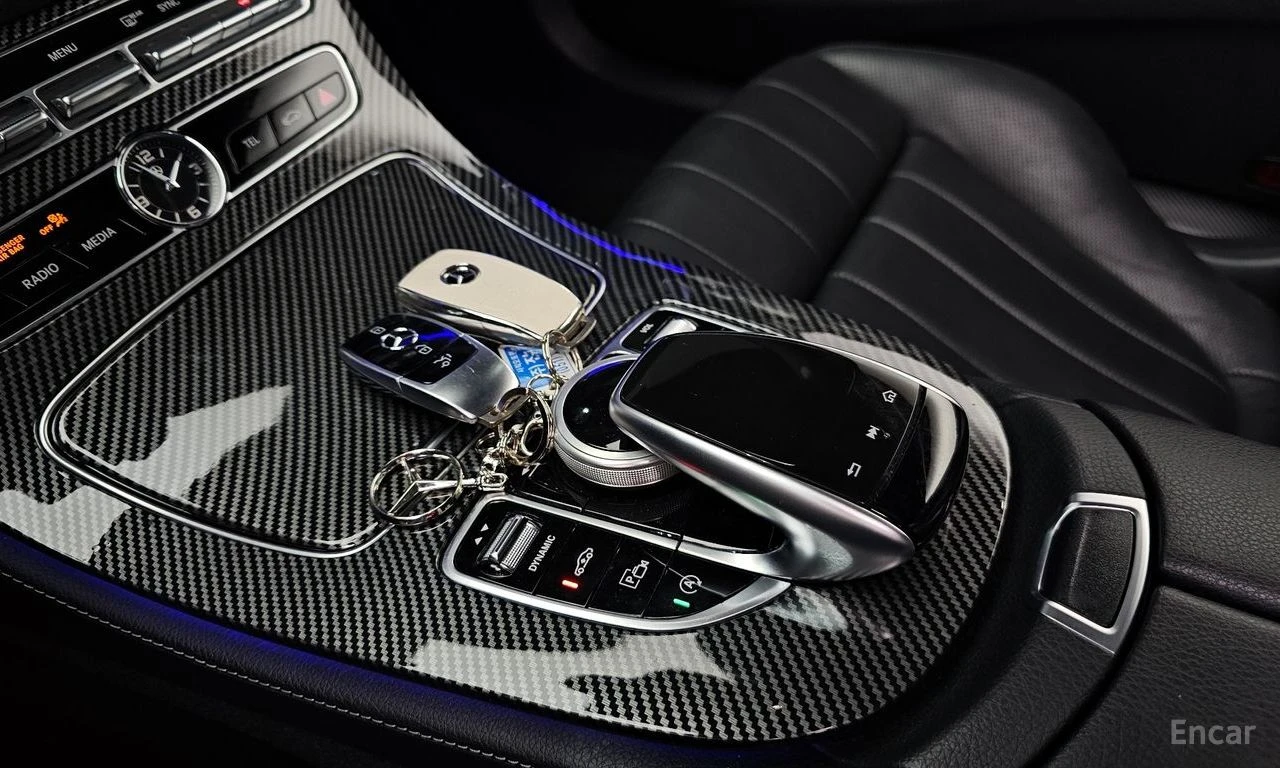 Mercedes-Benz E 400 4MATIC* BLACK EDITION* CARBON* 360* КРАЙНА ЦЕНА, снимка 16 - Автомобили и джипове - 55395680