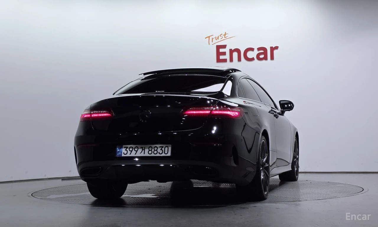 Mercedes-Benz E 400 4MATIC* BLACK EDITION* CARBON* 360* КРАЙНА ЦЕНА, снимка 4 - Автомобили и джипове - 55395680