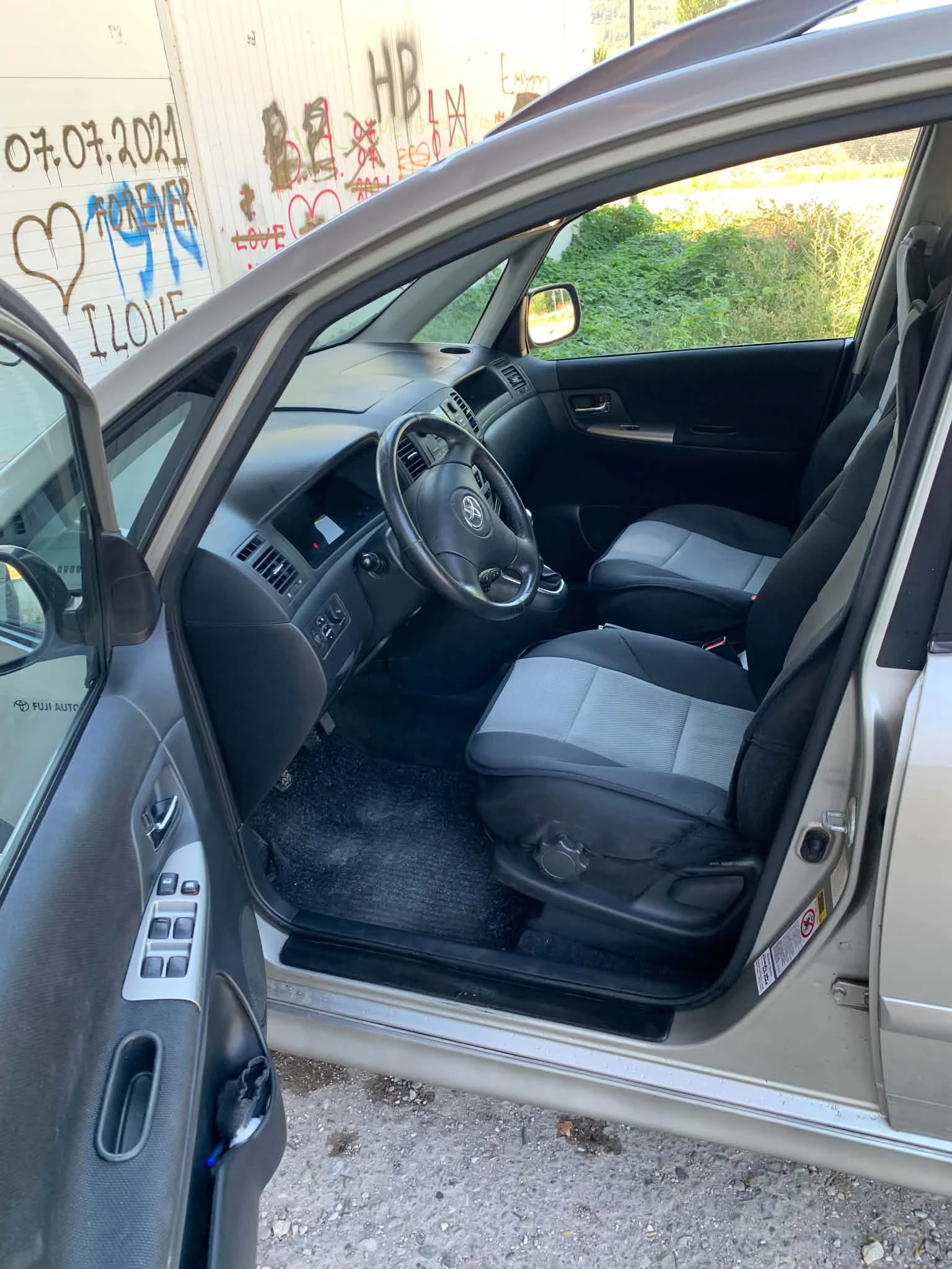 Toyota Corolla verso, снимка 13 - Автомобили и джипове - 55967820