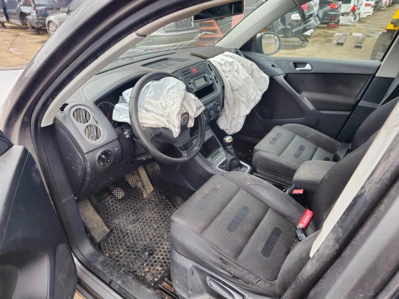 VW Tiguan 2.0, снимка 6 - Автомобили и джипове - 40104577