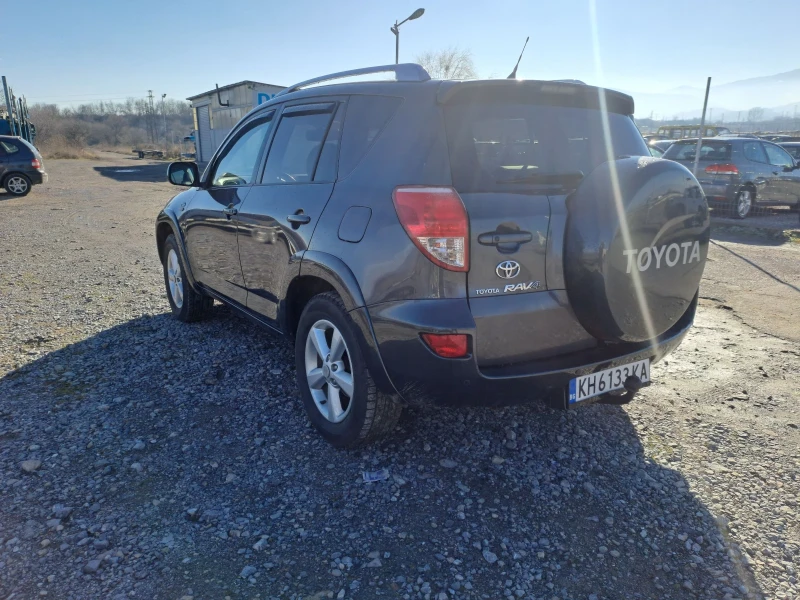 Toyota Rav4 2.2.D4D, снимка 5 - Автомобили и джипове - 48520309