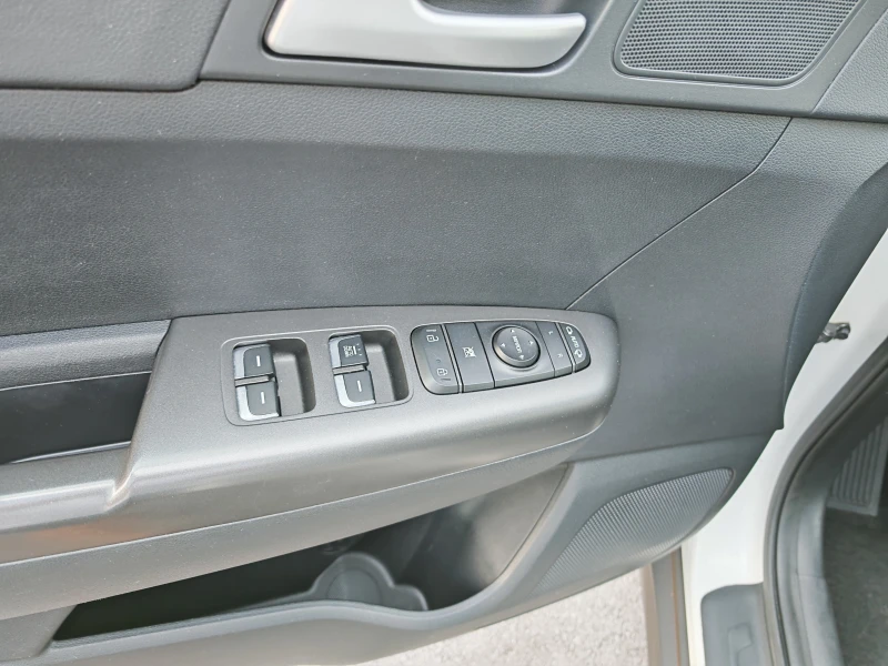 Kia Sportage 1.6 BENZIN 132 KN, снимка 8 - Автомобили и джипове - 51728803