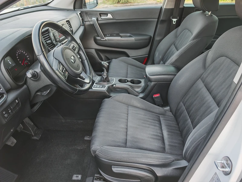 Kia Sportage 1.6 BENZIN 132 KN, снимка 9 - Автомобили и джипове - 51728803