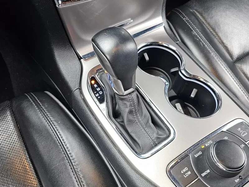 Jeep Grand cherokee 3.6 OVERLAND WK2, снимка 17 - Автомобили и джипове - 55183653
