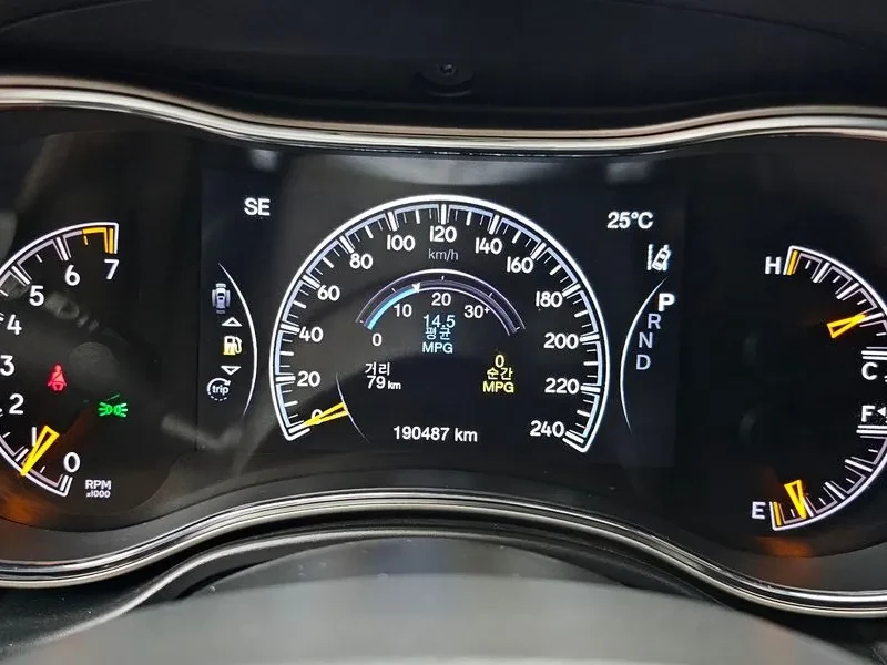 Jeep Grand cherokee 3.6 OVERLAND WK2, снимка 16 - Автомобили и джипове - 55183653