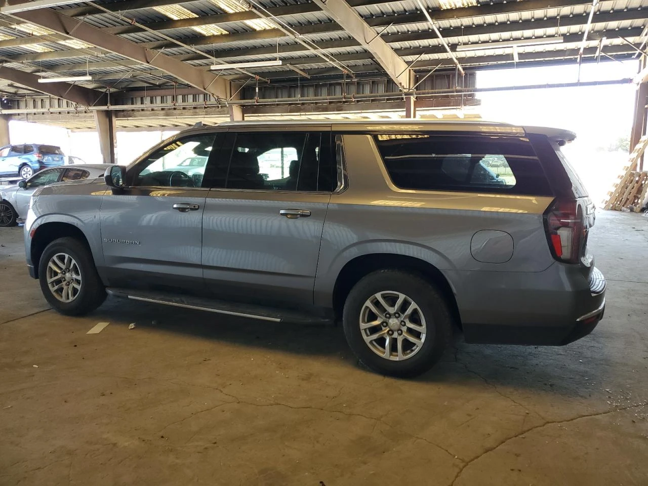 Chevrolet Suburban  K1500 LT - изображение 2