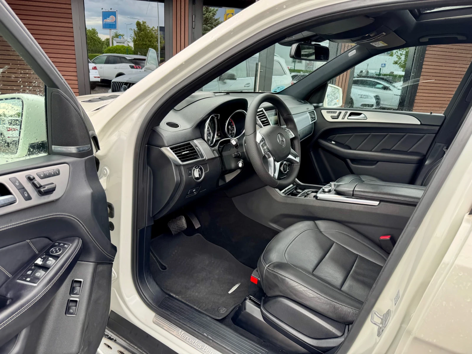 Mercedes-Benz GL 350 AMG* 4Matic* Kamera 360* 7 местен* Лизинг, снимка 8 - Автомобили и джипове - 54548711