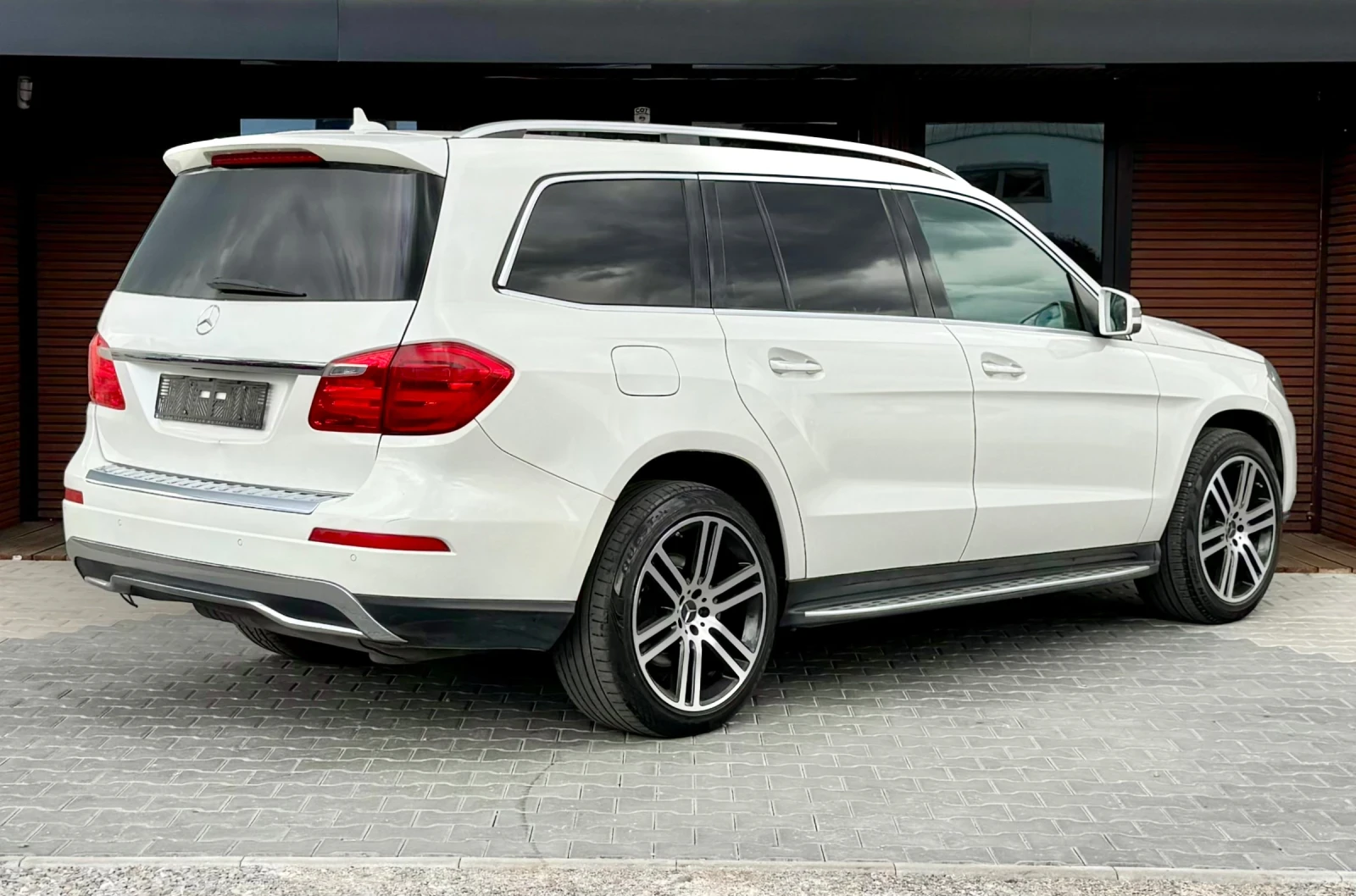 Mercedes-Benz GL 350 AMG* 4Matic* Kamera 360* 7 местен* Лизинг, снимка 6 - Автомобили и джипове - 54548711