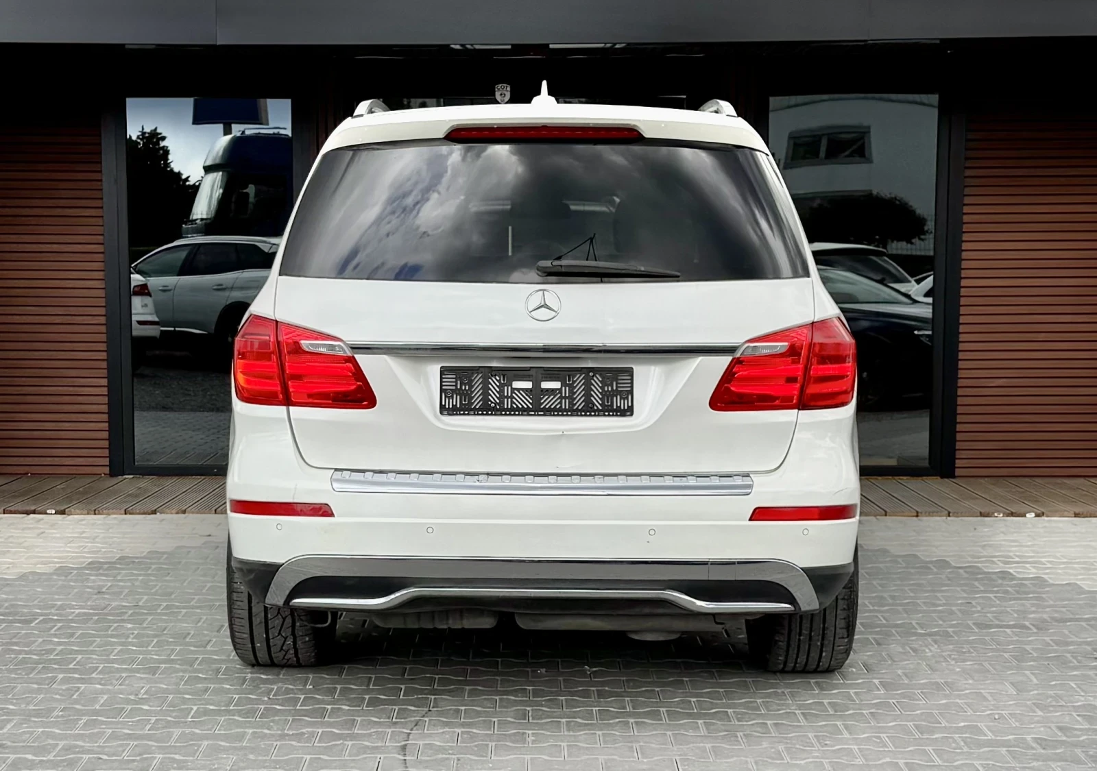 Mercedes-Benz GL 350 AMG* 4Matic* Kamera 360* 7 местен* Лизинг, снимка 5 - Автомобили и джипове - 54548711