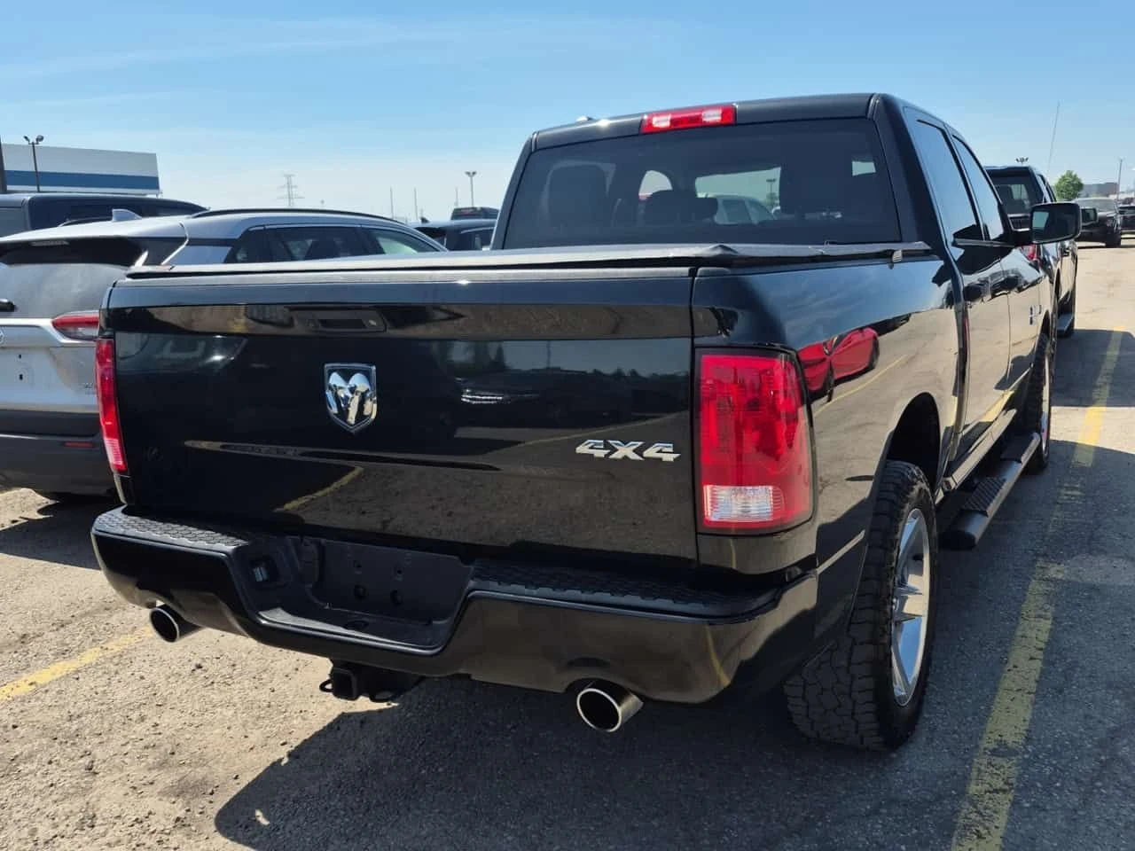 Dodge RAM 1500 EXPRESS CREW CAB SHORT BED| CARFAX| АВТОКРЕДИТ, снимка 3 - Автомобили и джипове - 54641993