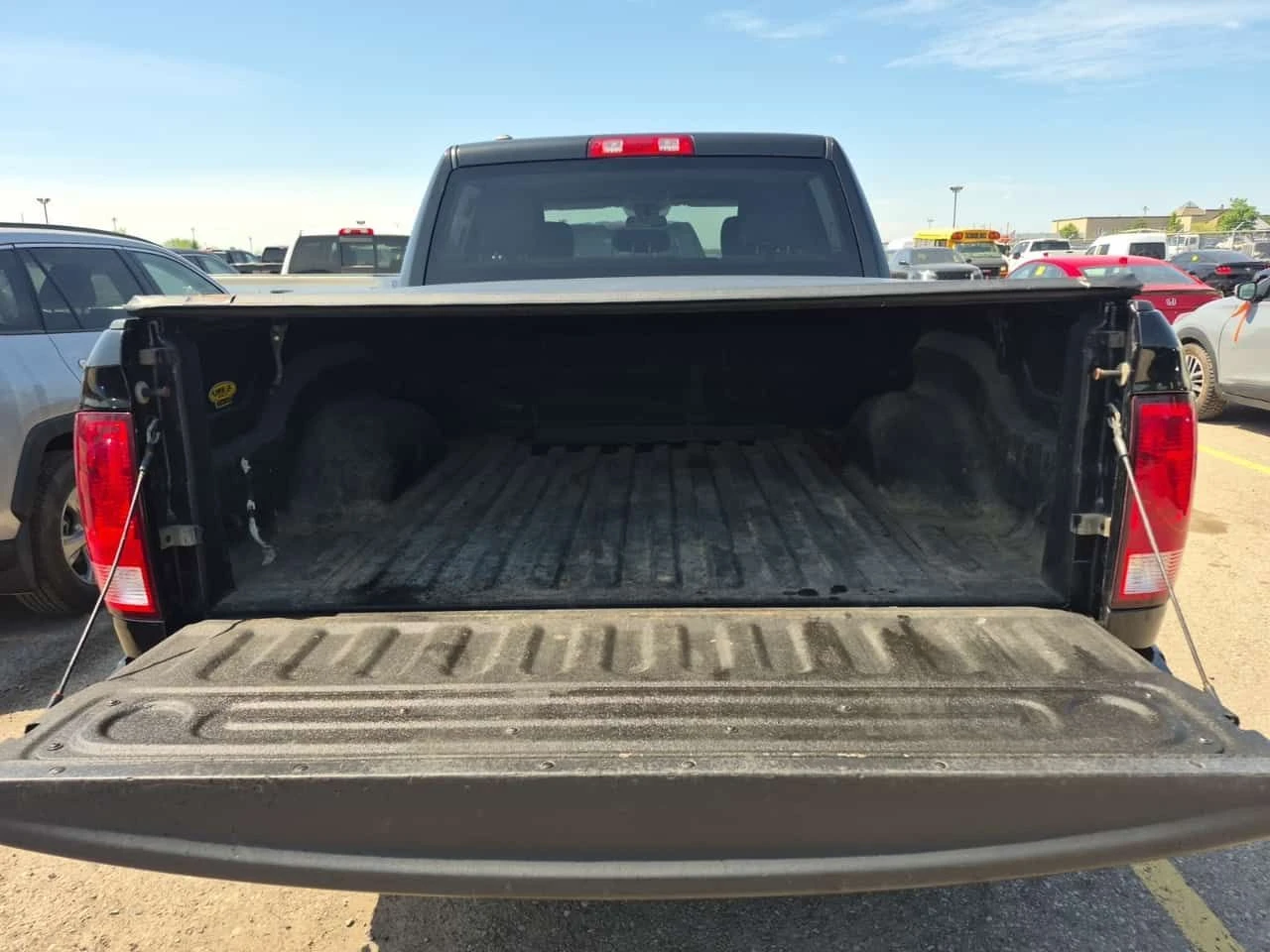 Dodge RAM 1500 EXPRESS CREW CAB SHORT BED| CARFAX| АВТОКРЕДИТ, снимка 4 - Автомобили и джипове - 54641993