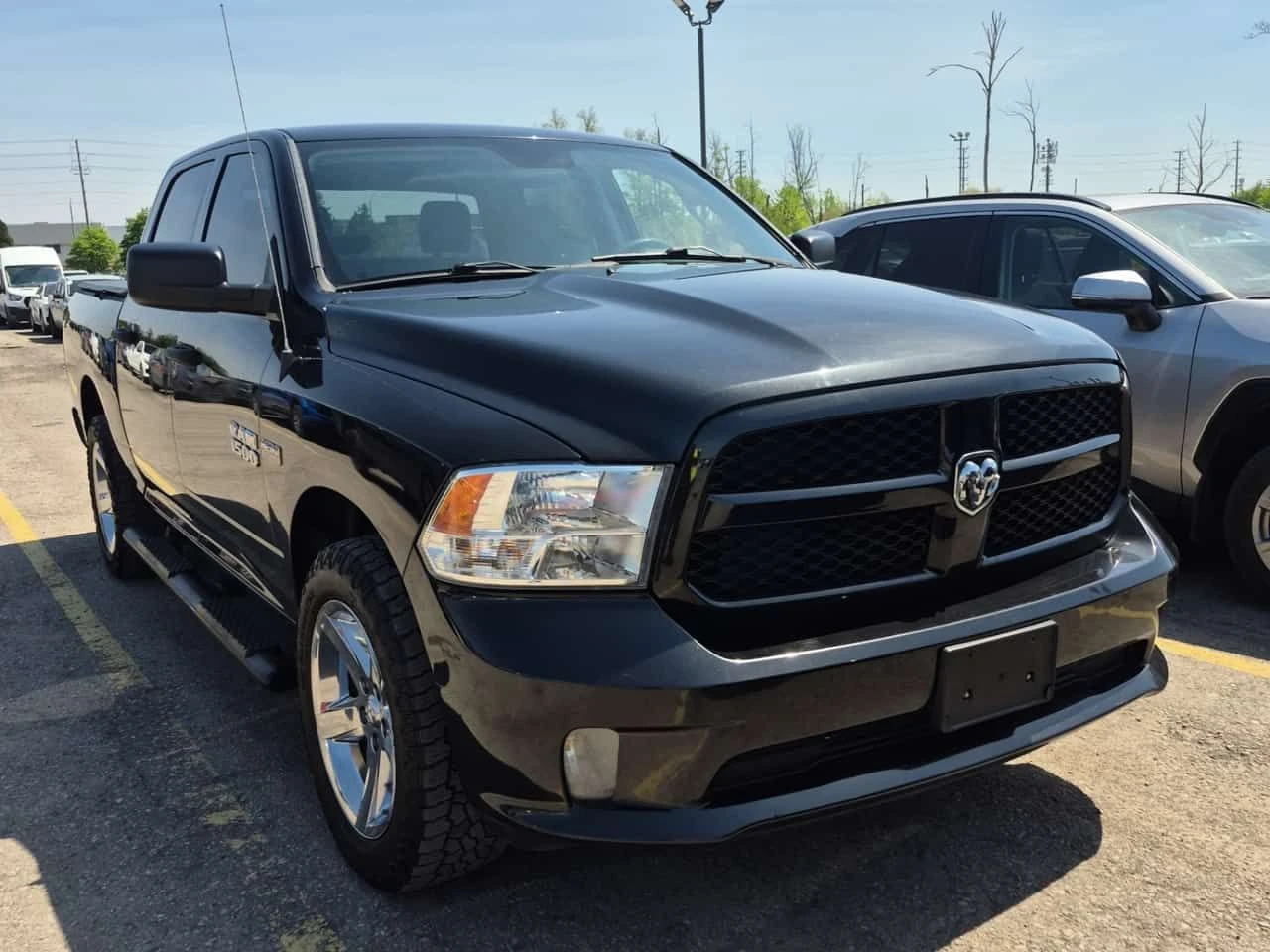 Dodge RAM 1500 EXPRESS CREW CAB SHORT BED| CARFAX| АВТОКРЕДИТ, снимка 2 - Автомобили и джипове - 54641993