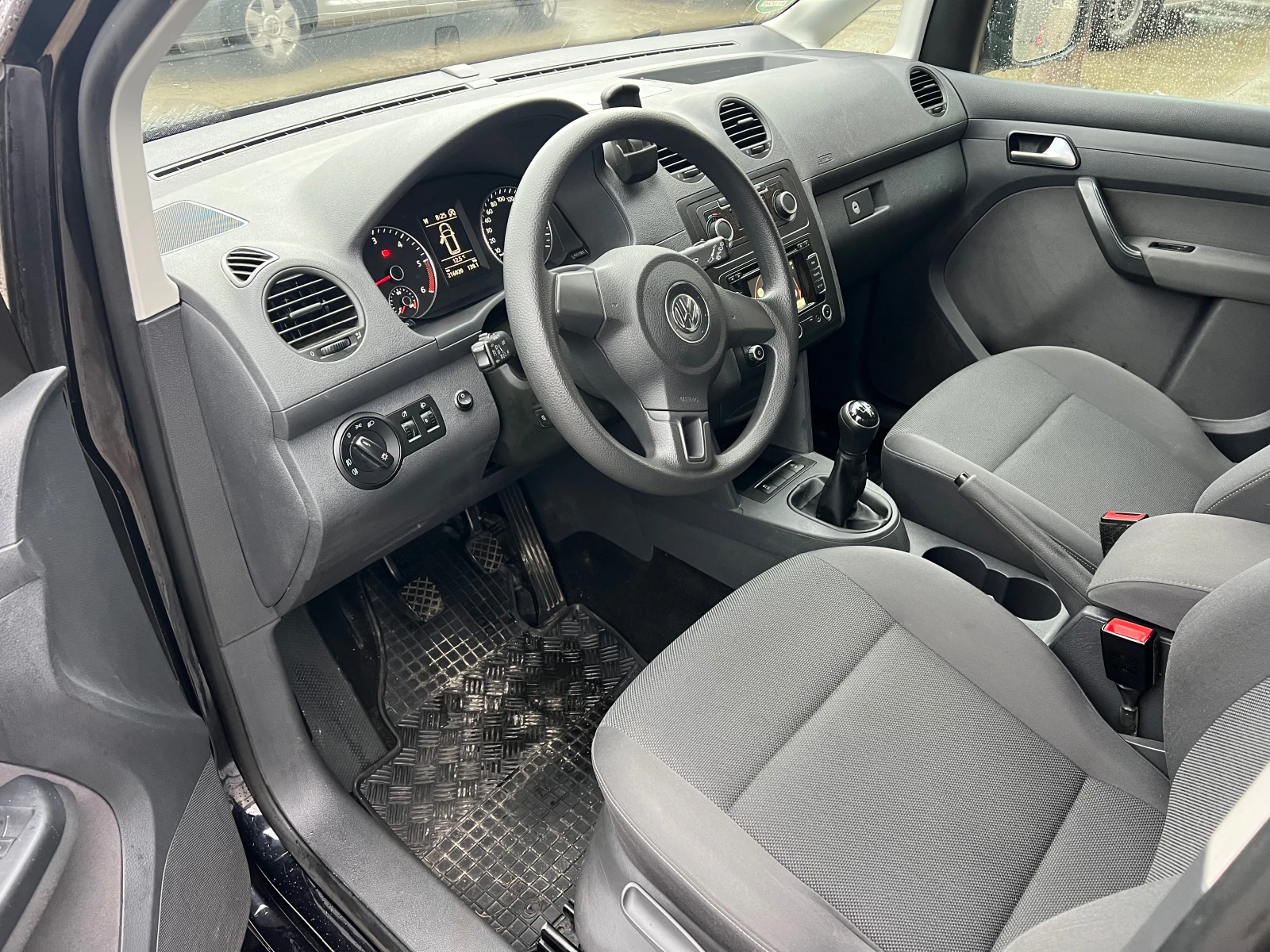 VW Caddy  1.6TDI , пътническо , ТОП , КАТО НОВА - изображение 6